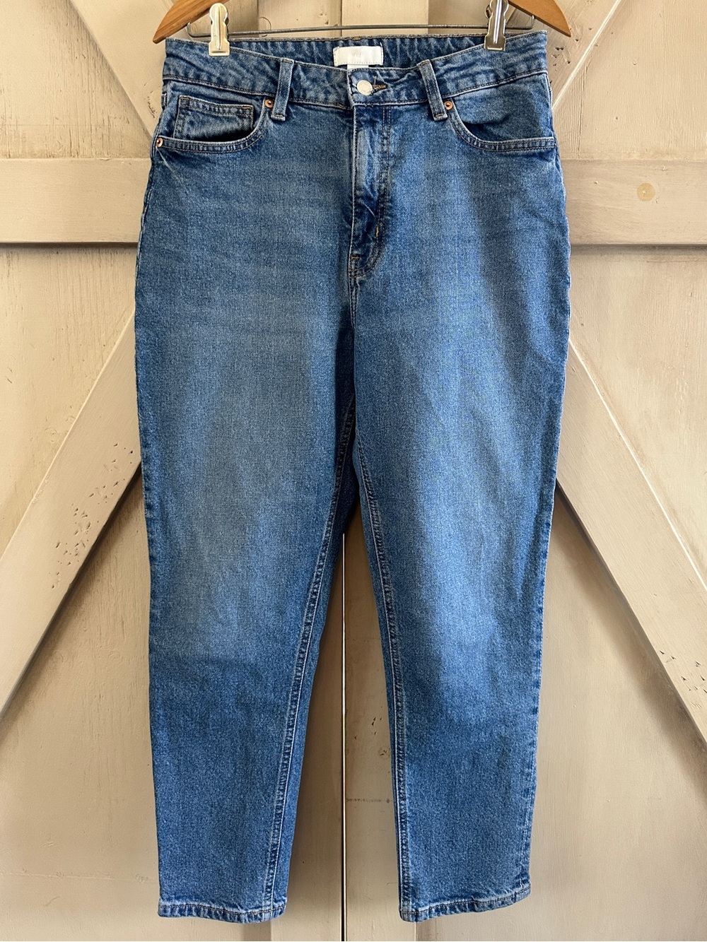 H&M Blue High Rise Mom Jeans Women’s Size 10 Medium Wash Tapered Stretch